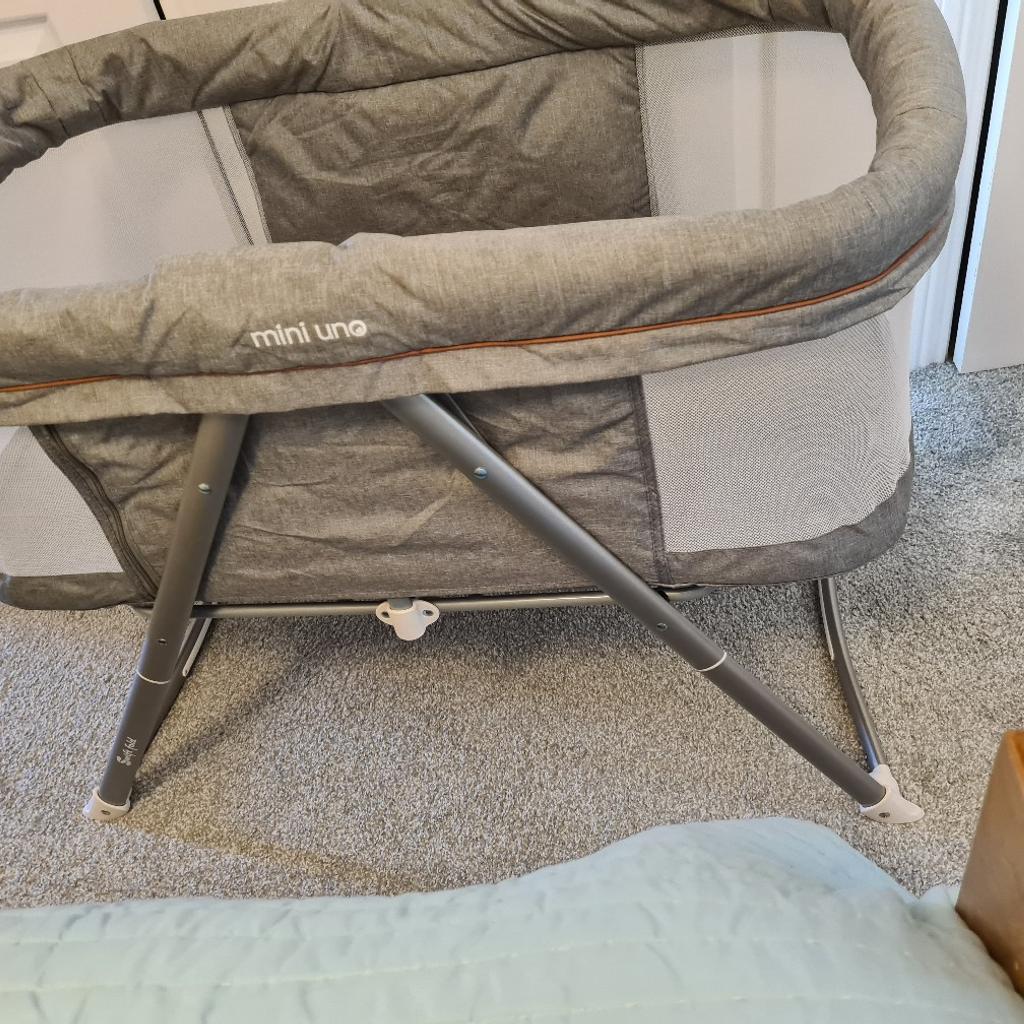 Mini uno best sale bedside crib