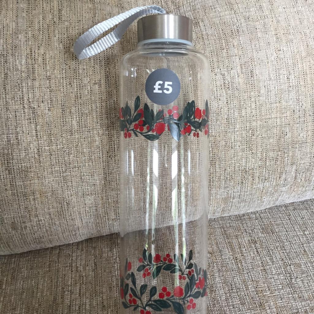 Dunelm glass water bottle in S30 Sheffield für £ 1,50 zum Verkauf