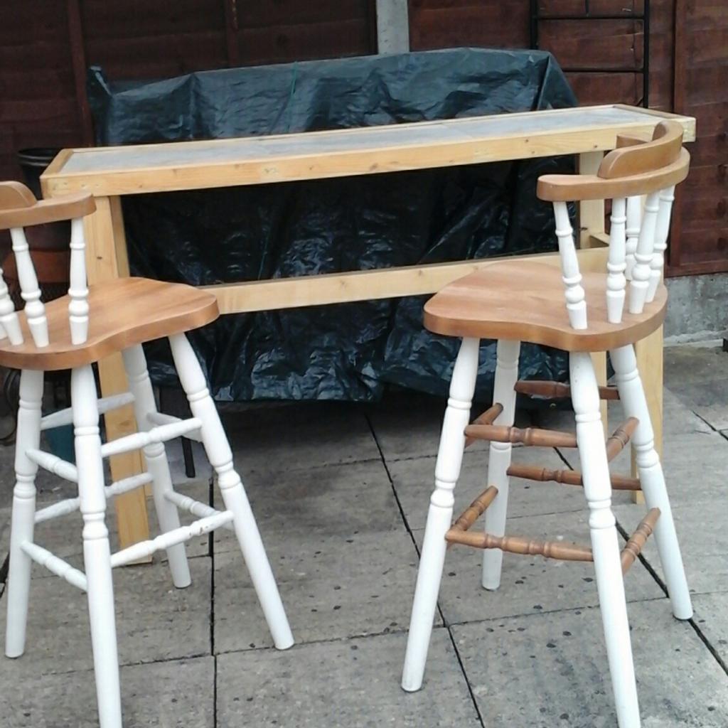 garden bar table and 2 stools in B33 Birmingham für £ 25,00 zum Verkauf