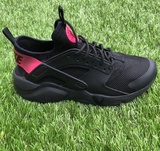 Buy & Sell South West London - Photos for Nike air huarache trainers.U.K. 5.5. Blk/pink