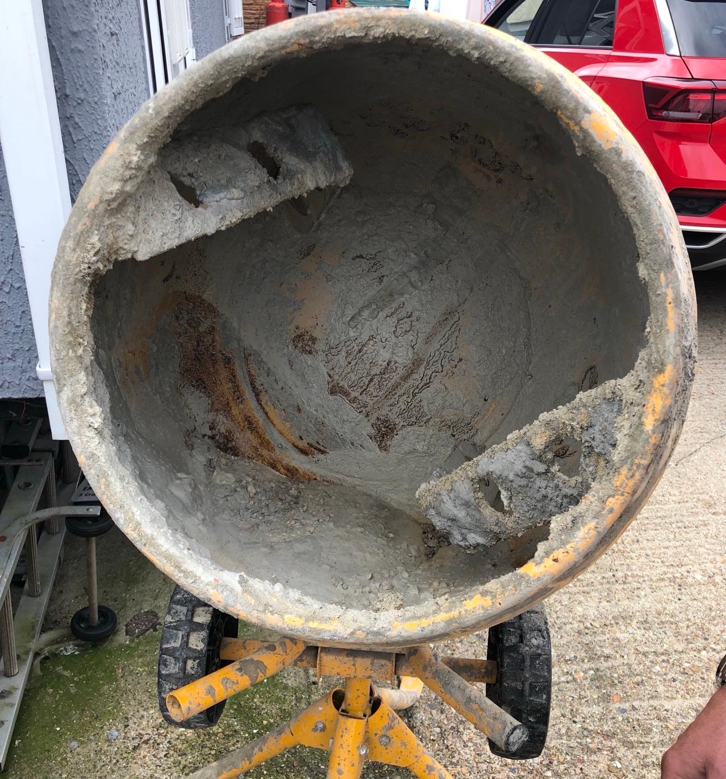 Belle 130 cement mixer in London Borough of Sutton für £ 220,00 zum