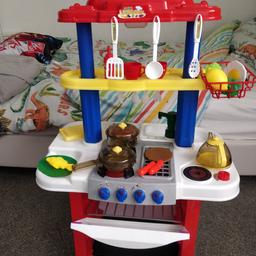 kids brand-new kitchen,unwanted gift, lights up,has tap to pump water in sink,makes sounds etc,come with all accessories.
no offers..

£20.