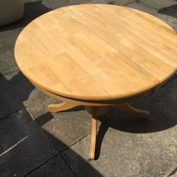 Solid wood extendable dining table, 
large and a bit heavy
Can be round or extended oval.
Currently dismantled in 3 pieces

Collection only LS10 3EE

Can be delivered locally