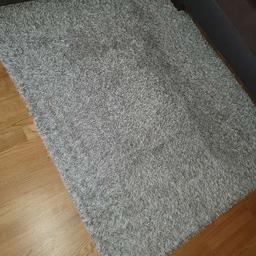 Schöner Teppich, siehe Fotos anbei!

Maße:
123x172cm

Nur via Selbstabholung!