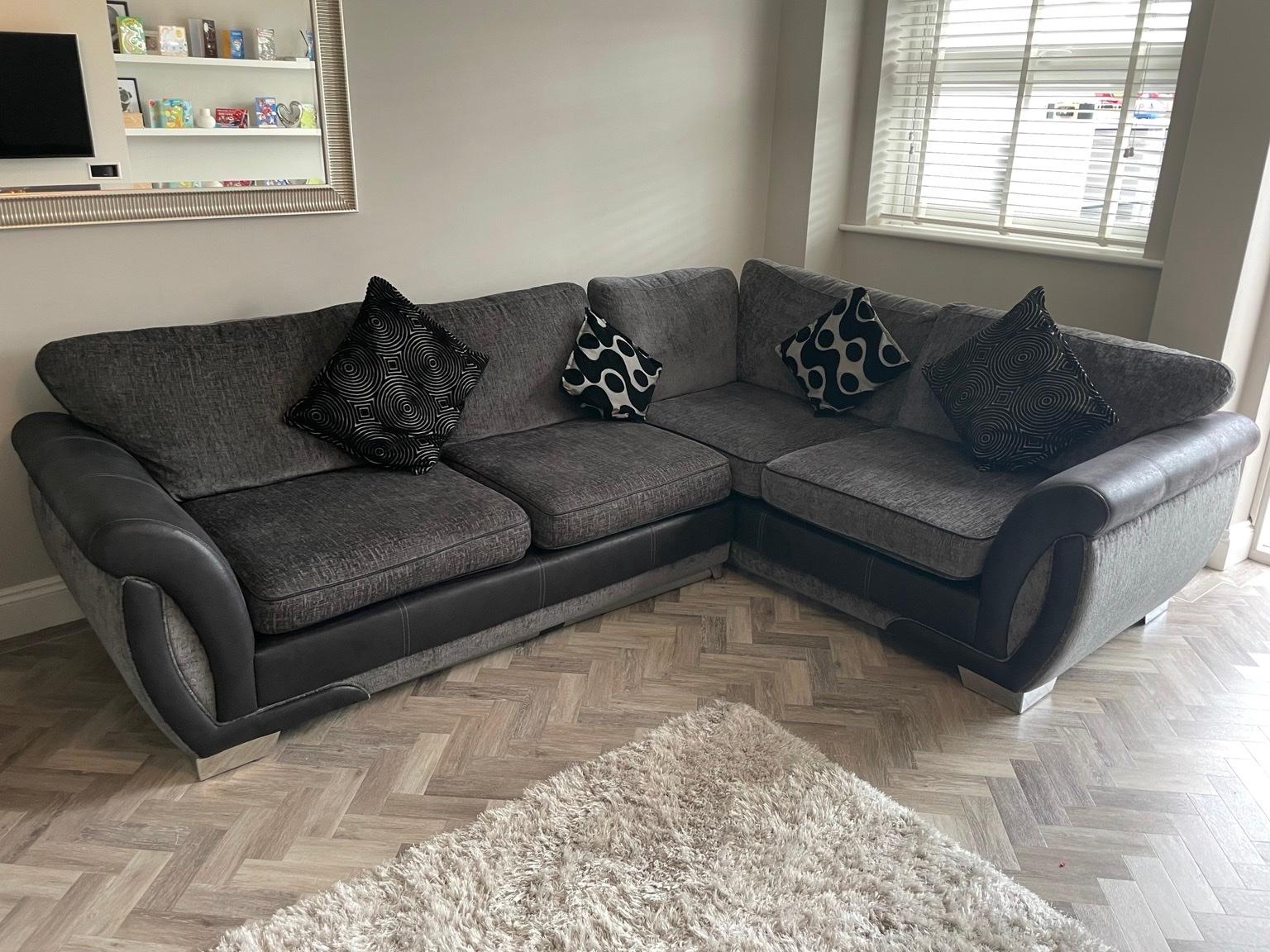DFS Shannon Corner Sofa/Swivel Cuddle Chair in Dartford for £500.00 for