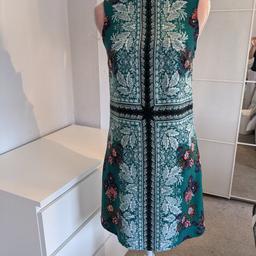 Oasis emerald green floral print dress size 10 😍

Zip up side and button fastening at back of neck. 

This beautiful funnel neck lightweight dress is perfect for this time of year. Nice print and can team with flats or heels. 

Sleeveless and fitted, although light. 

Any questions please feel free to ask 😊