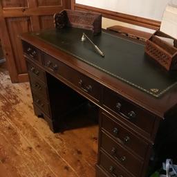 Great desk
Has a few wear and tear signs
But it is 40yrs old
There’s loads of drawers and the top front one has a key
And it’s original
£70 Ono
Pick up please
Of deliver for fuel
Thank you