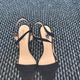 Beautifully elegant size 5 Fiore brand heels. Hardly worn, still in excellent condition and would pair perfectly with a sexy outfit to make you look and feel like such a lady!

Comes from corona, pet and smoke free home.

Please feel free to make offers and see other items as I want everything gone.