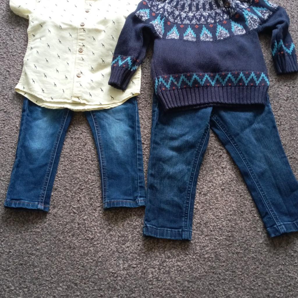 Boys 2 outfits 12-18 months from Next & Debenhams
2 jeans 1 t-shirt 1 jumper
All in very good condition. Been worn a few times

All offers considered