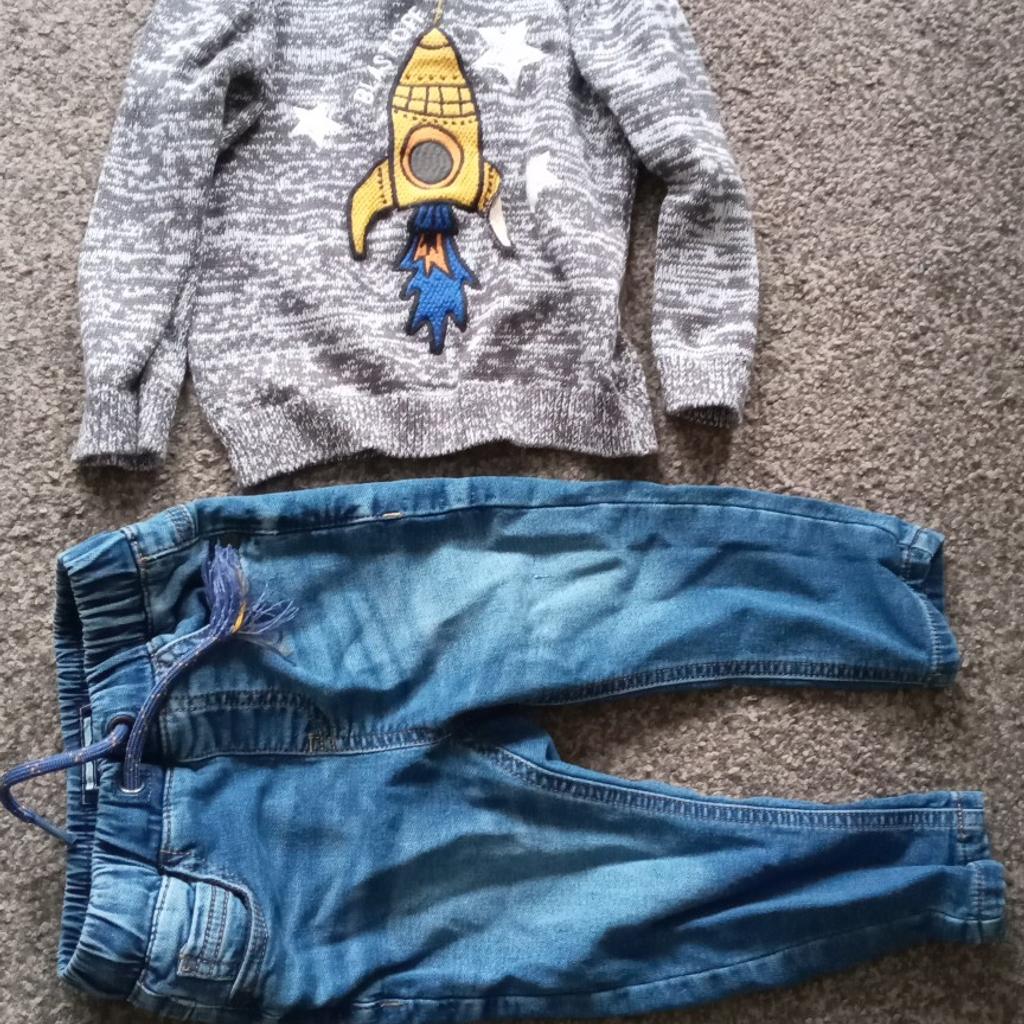 Boys 2 outfits 12-18 months
2 jumpers 2 jeans from Matalan, F&F, Next
Grey jumper has faint stain on the front.
All in good condition. Been worn few times

All offers considered