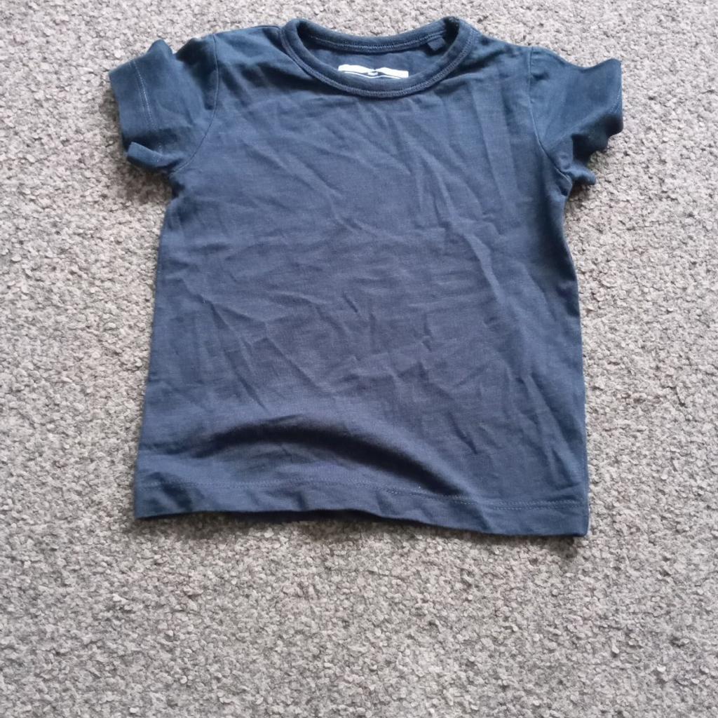 Boys T-shirt & shorts 9-12 months
T-shirt from Next shorts from Primark
Shorts are brand new wiv tags still on
All in very good condition

All offers considered