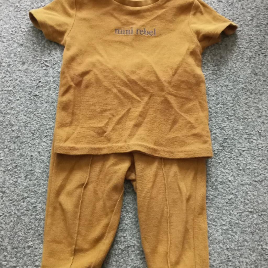 River Island boys 3 piece set 12-18 months
Been worn few times. In very good condition

All offers considered