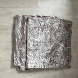 Hi I’m selling eyelit crushed velvet silver curtains, 90 drop, I will wash item as the 90 drop touched my floor, so will freshen curtains up.