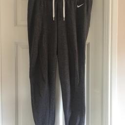 Nike ladies/girls grey slim fit joggers

Size large but fit medium too

Very good condition