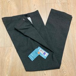 BRAND NEW Grey school uniform PAIR of trousers from Marks and Spencer. 

UK 13-14 years or 164 Eur.

1 part /pair. 

Please check my page for more grey trousers as above but those ones are used. So can be paired if more trousers are needed.