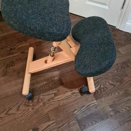 Kneeling office chair ergonomic on wheels.
Orthopaedic posture.
Very good condition
collection only
thanks