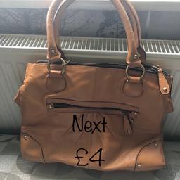 Next tan shoulder bag 
Good condition 
From smoke and pet free home 
Pick up Normanton wf6 
Can post 
£4
More bags available on separate listings