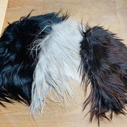 Kopffelle langhaarig schwarz gefärbt, weiß, grau, braun, ideal für Krampus Hexen oder Perchtenmasken

Preis pro Stück 45,-