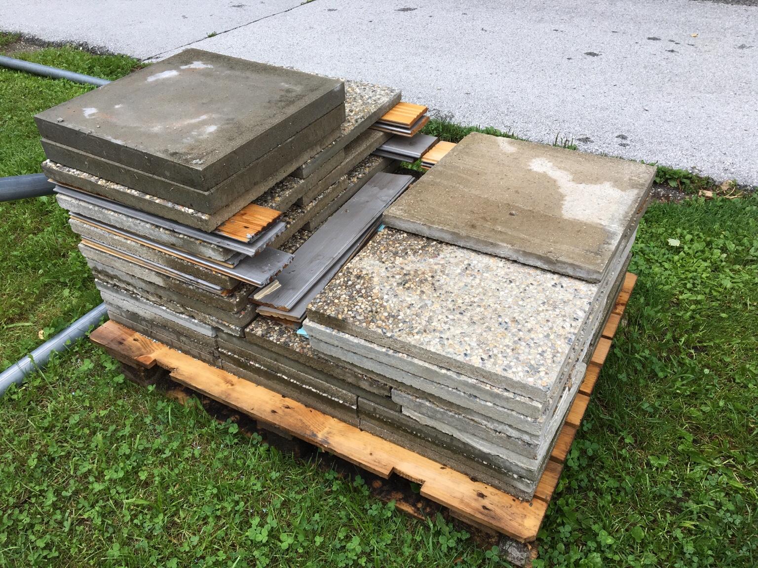 Waschbetonplatten zu verschenken in 6330 Stadt Kufstein für 1,00 € zum ...