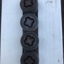 Vauxhall wheel locking nut with key
Good useable condition,original Vauxhall part
Case is missing 
Will fit Vauxhall corsa,astra,vectra, zafira
Any questions do not hesitate to contact me