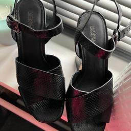 Only tried on beautiful black platform sandals by MICHAEL KORS