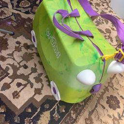 Trunki case , sit on wheeler , needs new shoulder strap ( which can be replaced on trunki website ) hence price