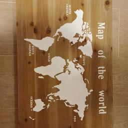 Schönes großes Holzbild mit Weltkarte.