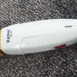 High end gold colour clipper very classy , used a few times , creates a perfect style
with charger £29
 wireless