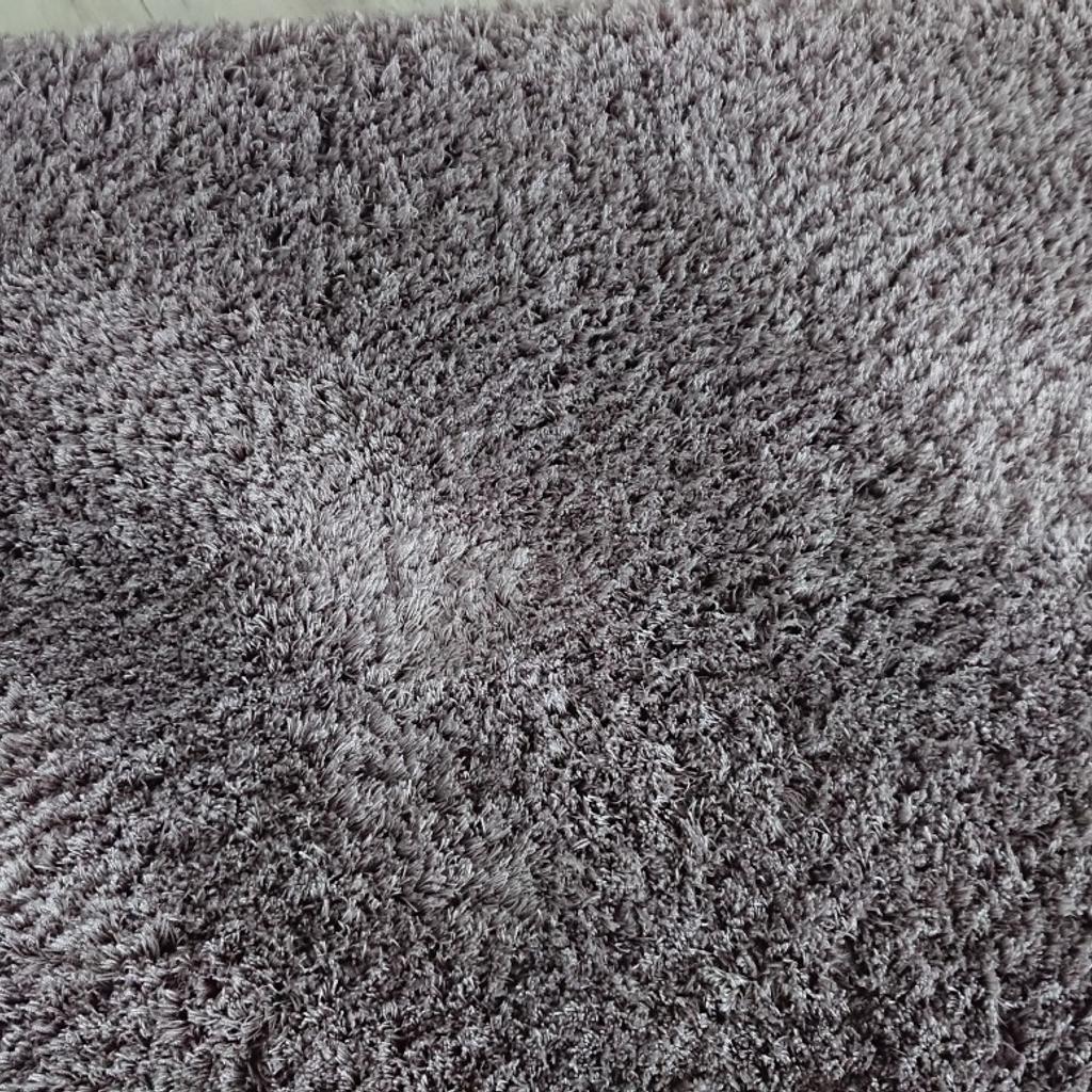 Teppich shaggy "Stefan 2" von mömax
Farbe mauve
120x170 cm
100% Polyester
Teppich ist neu nicht gebraucht, Rechnung vorhanden
Nur Abholung möglich in unterschleißheim bei München