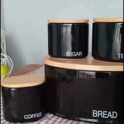 Black with wood effect lids
Excellent condition
*****NO LOWER OFFERS *****
**Collection only from B34**