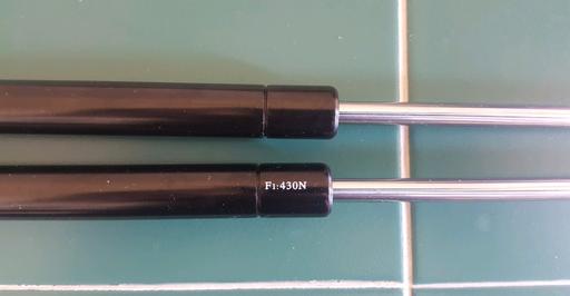 Vehicles West Yorkshire Kirklees - Photos for Vauxhall Astra Mk4 estate boot struts