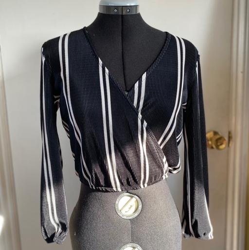 Buy & Sell South West London Colliers Wood - South West London - Photos for Cropped ribbled cross over blouse top