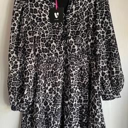 Grey animal print
Sits above the knee 
Size 16
NWT
Smoke and pet free home