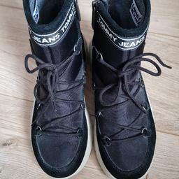 Tommy Jeans Boots Size 4. Worn a hand full of times. Really nice condition and so comfortable and warm.