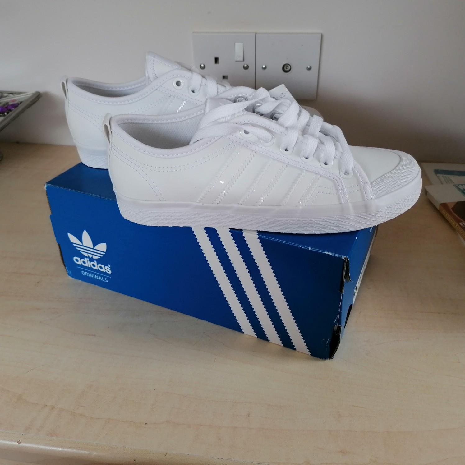 Adidas honey lo outlet white trainers