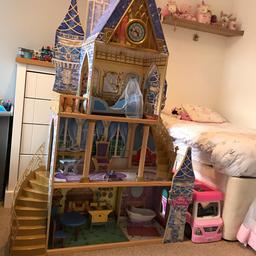 Disney princess Cinderella
Kidcraft wooden castle
All furniture included
Collection Crosby