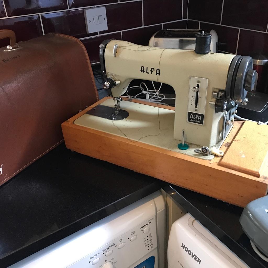 Vintage Alfa Sewing machine in BL2 Bolton für £ 20,00 zum Verkauf