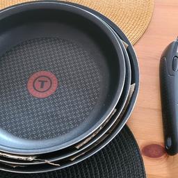 Very good condition set of three pans from Tefal Ingenio with detachable handle.
Non-stick coat, 24,26 and 28 cm diameter 

extra: non stick flat pancakes pan :) 

 For all hobs EXCLUDING induction!!!
Can post with hermes extra £5

Collection ME4 5NT