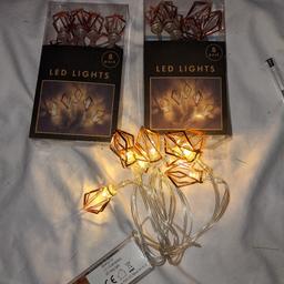 3 x LED string lights
Cable is 150cm
AA batteries needed (not included)
Brand New and never used