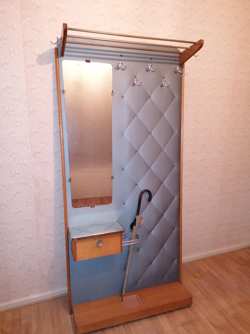 Garderobe 50er Jahre