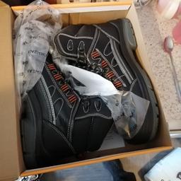 Brand new
Size 8
Work boots
Steal toe caps