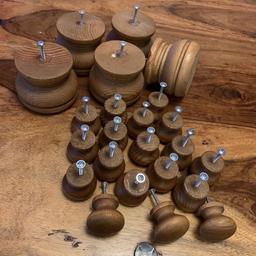 Hi I’m selling 18 solid pine draw knobs and 5 solid pine bun feet, excellent condition, good for a DIY project. £10 for the lot.