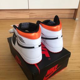Verkaufe Nike Air Jordan Retro High OG Electro Orange.
Habe den Schuh direkt bei Nike gekauft.
Die Schuhe sind DS und die Rechnung ist vorhanden.
Größe: EU 43 | US 9.5
Selbstabholung (ab 15. September auch in 1210 Wien) und Versand (wird von mir übernommen) ist beides möglich.
Dieser Verkauf erfolgt unter Ausschluss jeglicher Gewährleistung.