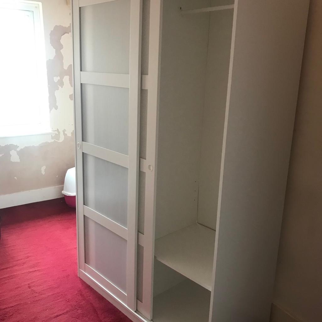 IKEA White Wardrobe with sliding doors in SE13 London for £10.00 for