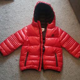 new with out tag never got time to wear to small never used it's a boys red padded coat size 3-4 years £10