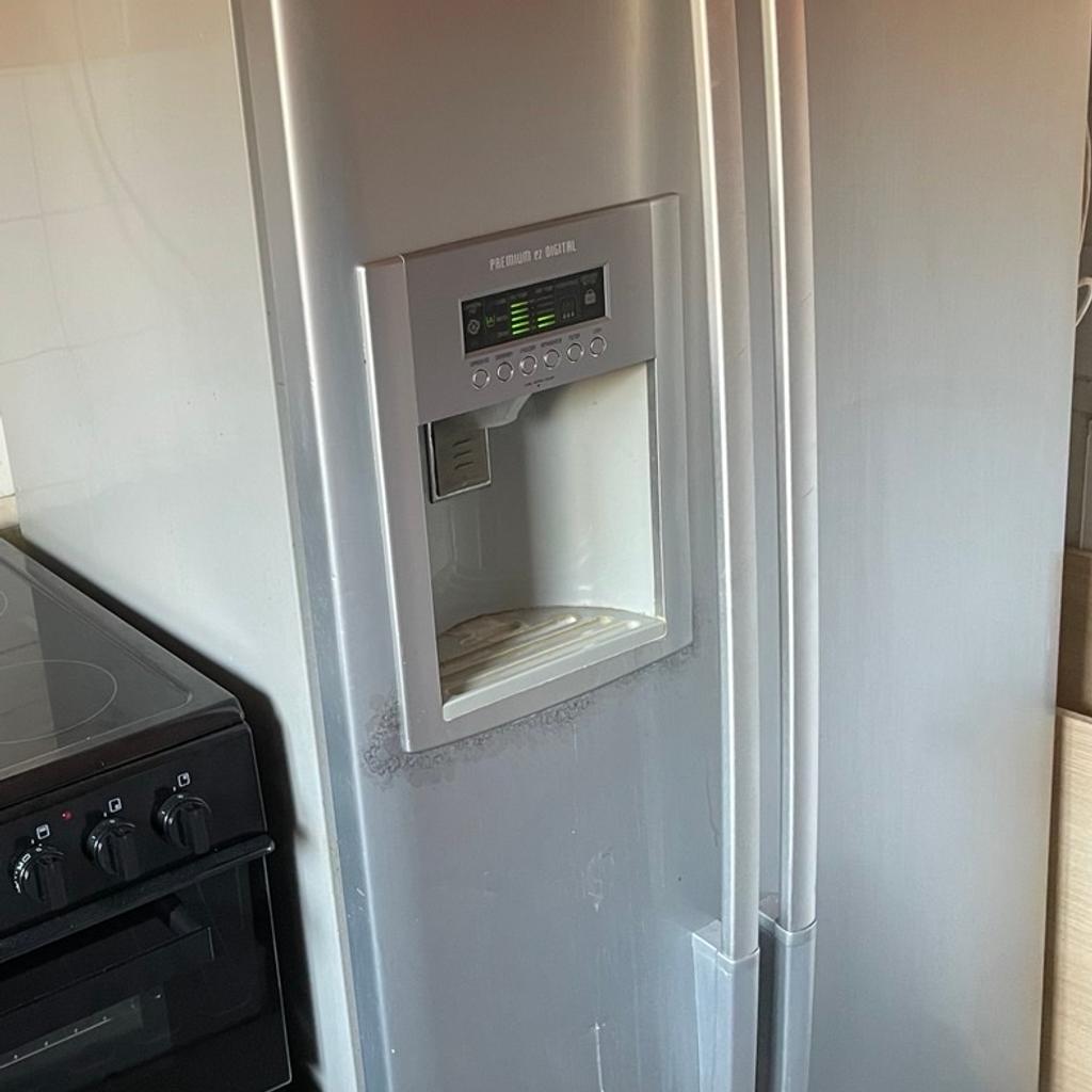 LG American fridge freezer FREE AND WORKING in CT19 Hythe für gratis