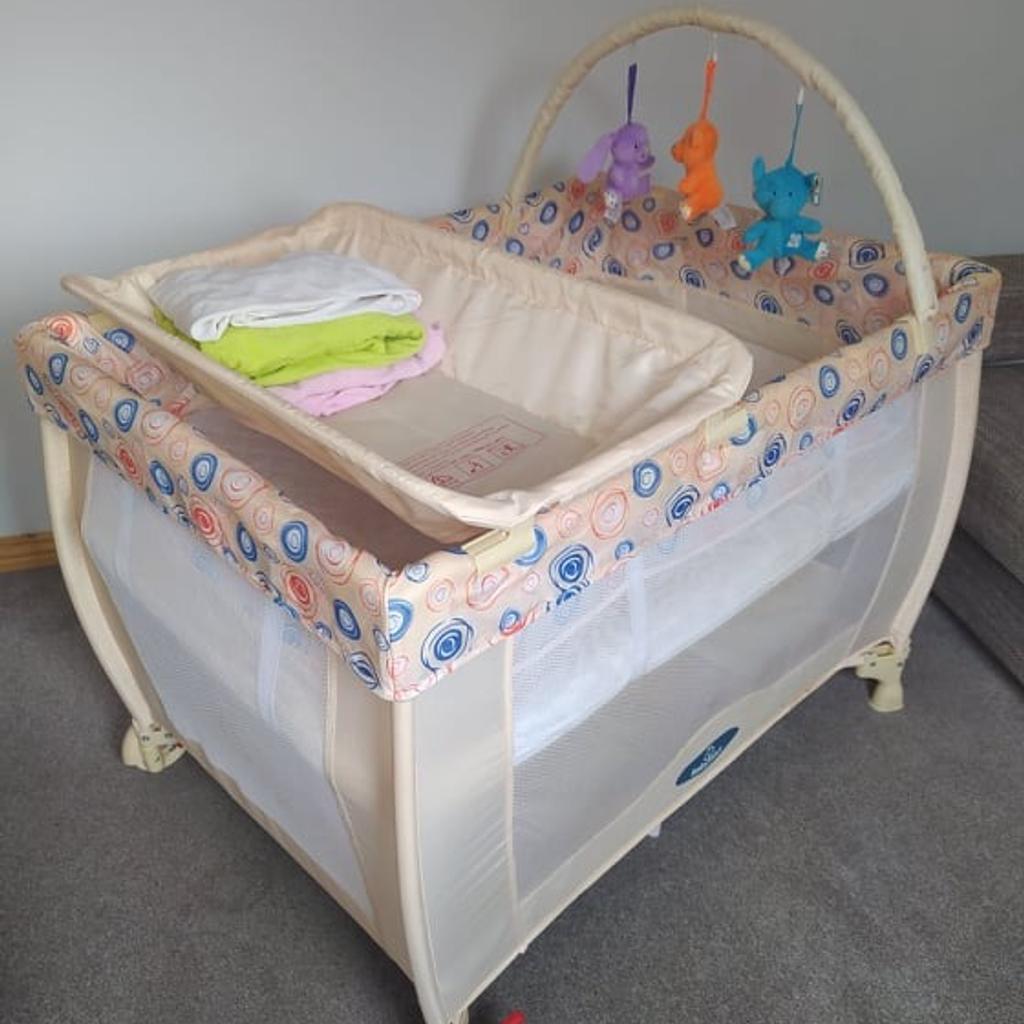 Babystart travel cheap cot with bassinet