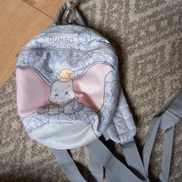 New condition only used once
mini backpack style with zip
Disney dumbo
detachable straps