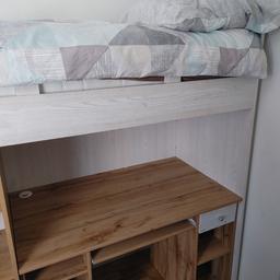 Verkaufe 2 Jugend-Hochbetten in gutem Zustand mit Schreibtisch und Kleiderschrank. Die Betten werden so auseinandergebaut, sodass eine mühelose und einfache Montage möglich ist.

150€/Bett VHB