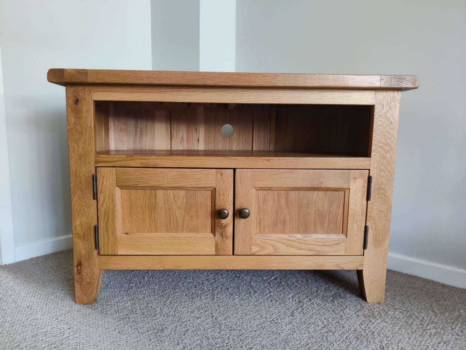 Wooden TV Stand corner unit in Longton für £ 60,00 zum Verkauf Shpock AT